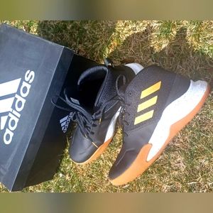 NWOT Adidas athletic 👟